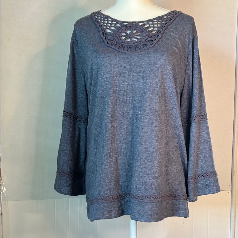 Hannah Womens Boho Bell Sleeve Cutout Crochet Neckline Blue Top. Size L